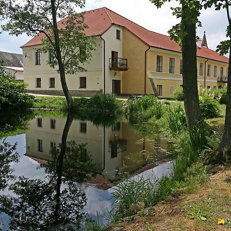 Отель Zamek Jindrichovice Kolinec Экстерьер фото