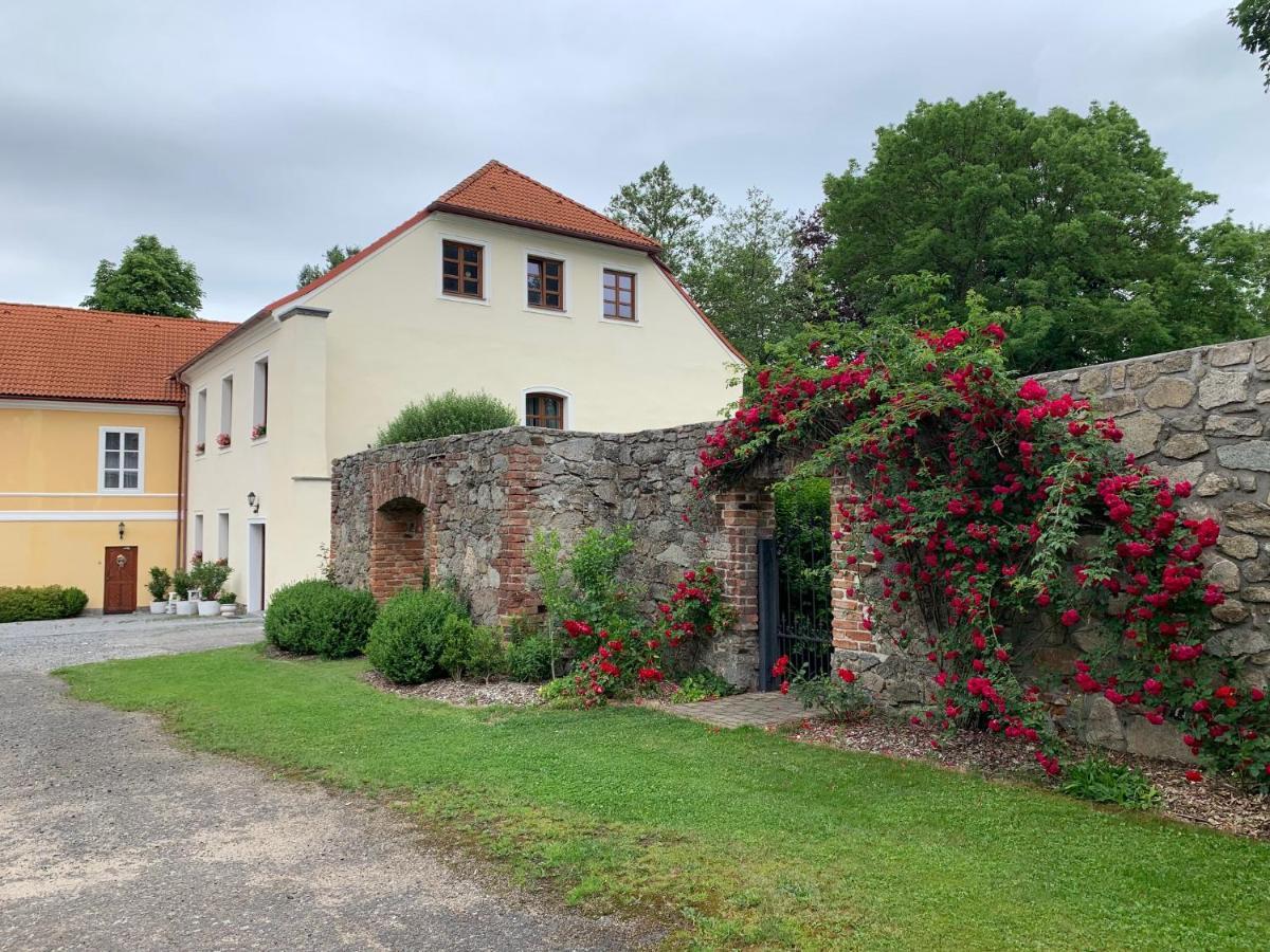 Отель Zamek Jindrichovice Kolinec Экстерьер фото