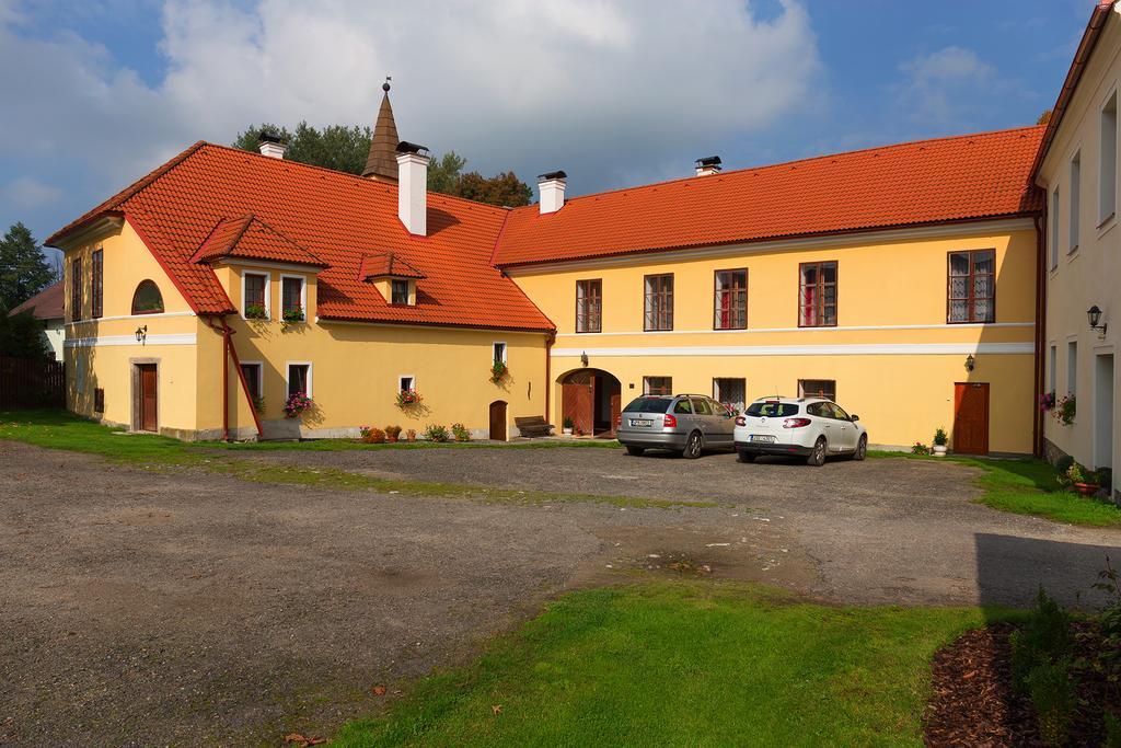 Отель Zamek Jindrichovice Kolinec Экстерьер фото